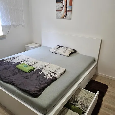 Kauno Apartamentai King Size Bed Хостел Каунас